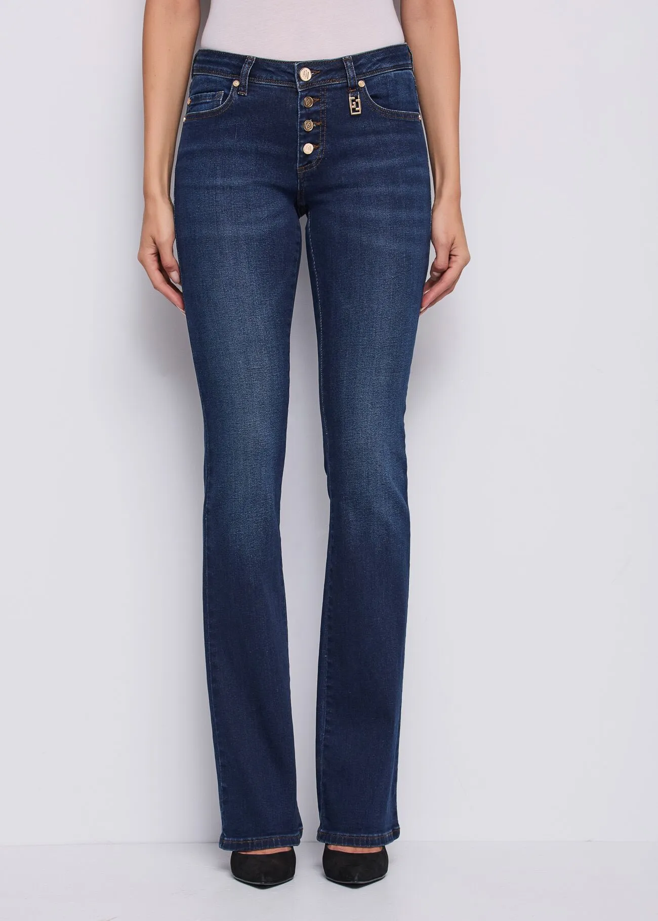 JEANS CON CHARM Y BOTONES GAUDÍ
