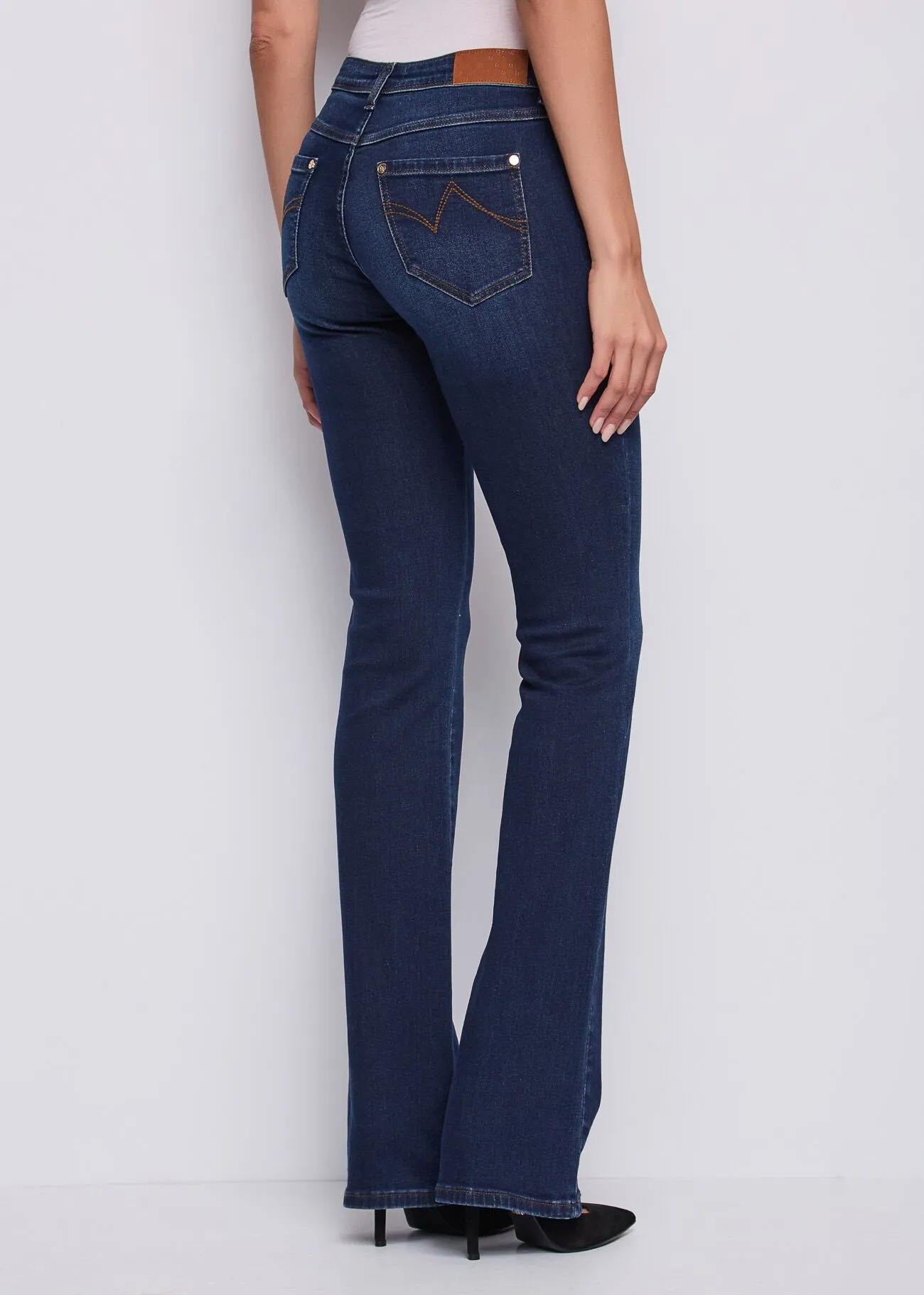 JEANS CON CHARM Y BOTONES GAUDÍ - Imagen 2