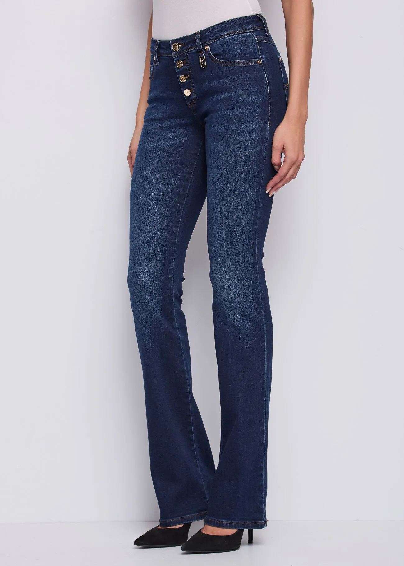 JEANS CON CHARM Y BOTONES GAUDÍ - Imagen 4