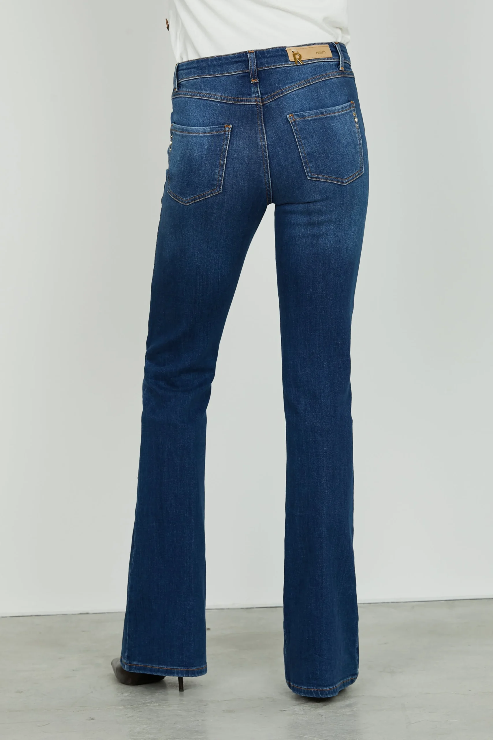 PANTALÓN TIRO MEDIO ACAMPANADO RELISH - Imagen 5