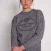 jersey-gris-bordado-highly-preppy.jpg